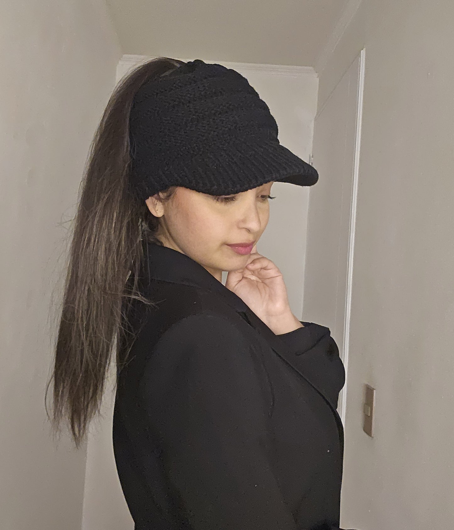 ThisGorra Invierno con Visera y orificio para cola - Negro