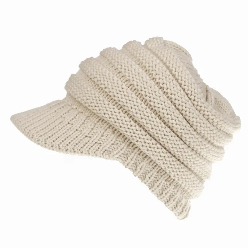 ThisGorra Invierno con Visera y orificio para cola - Beige