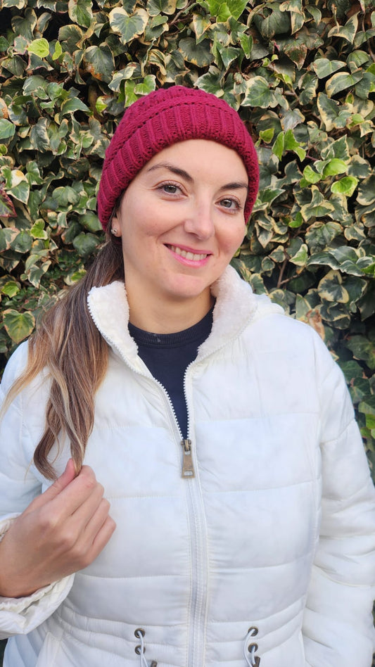 ThisGorra Invierno con pompom y trenzado atras - Rojo