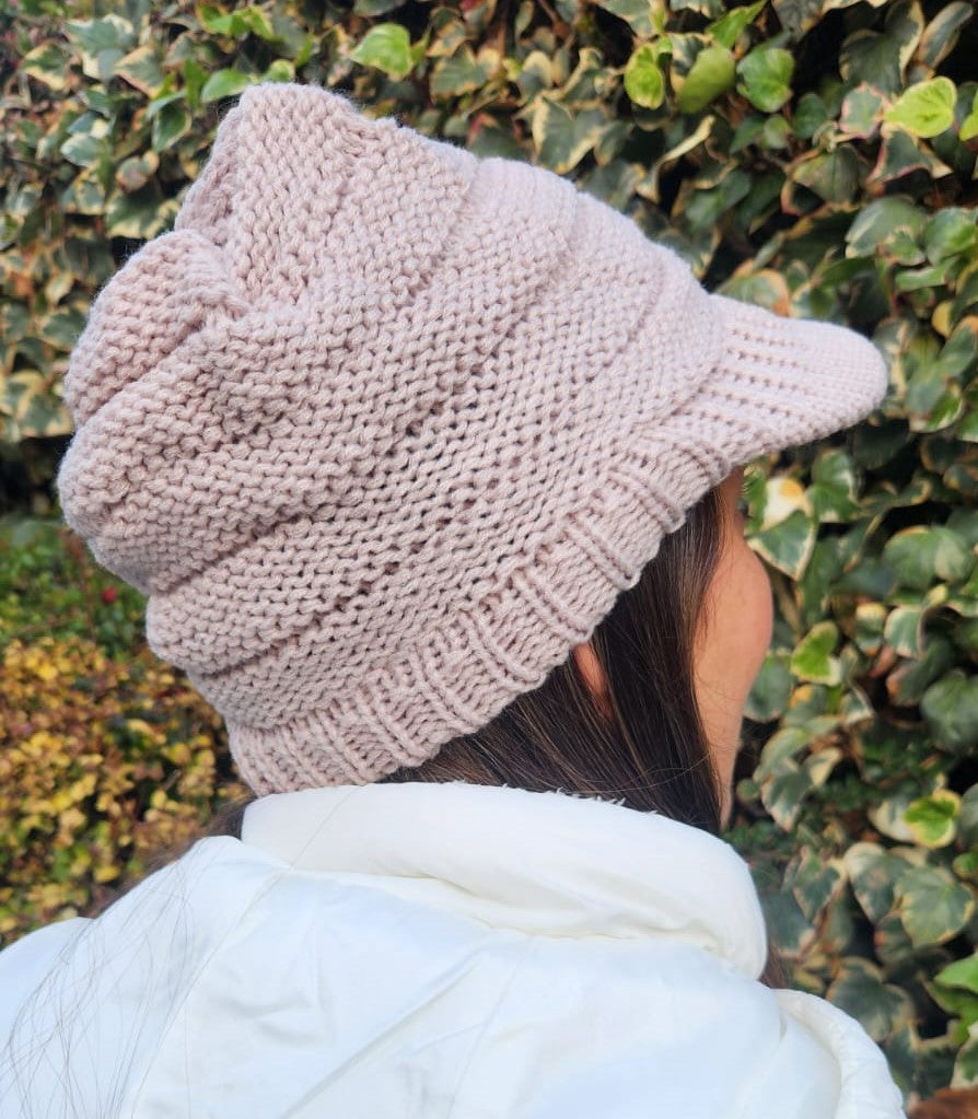 ThisGorra Invierno con Visera y orificio para cola - Beige