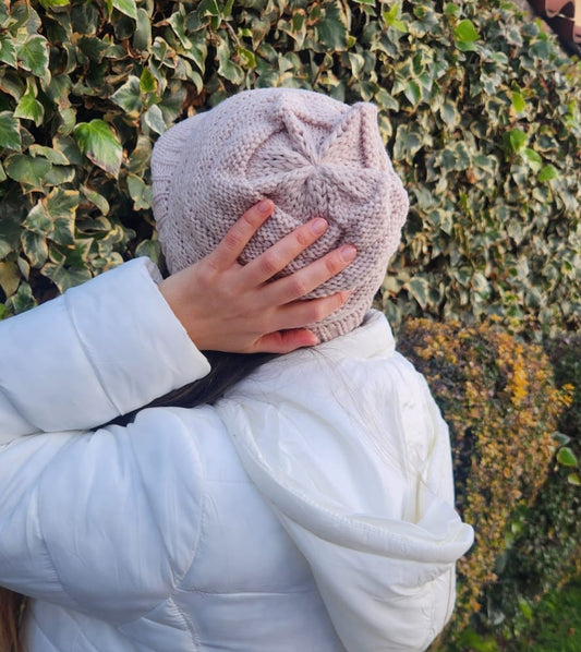 ThisGorra Invierno con Visera y orificio para cola - Beige
