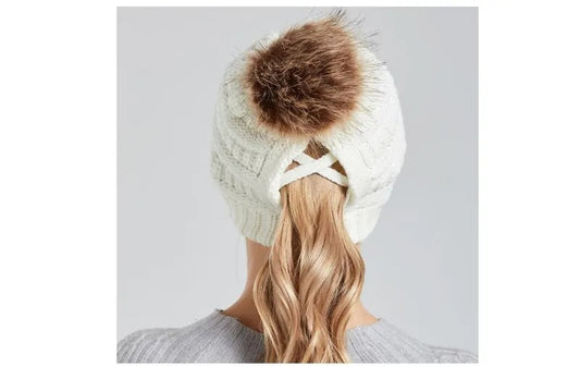 ThisGorra Invierno con pompom y trenzado atras - Blanco